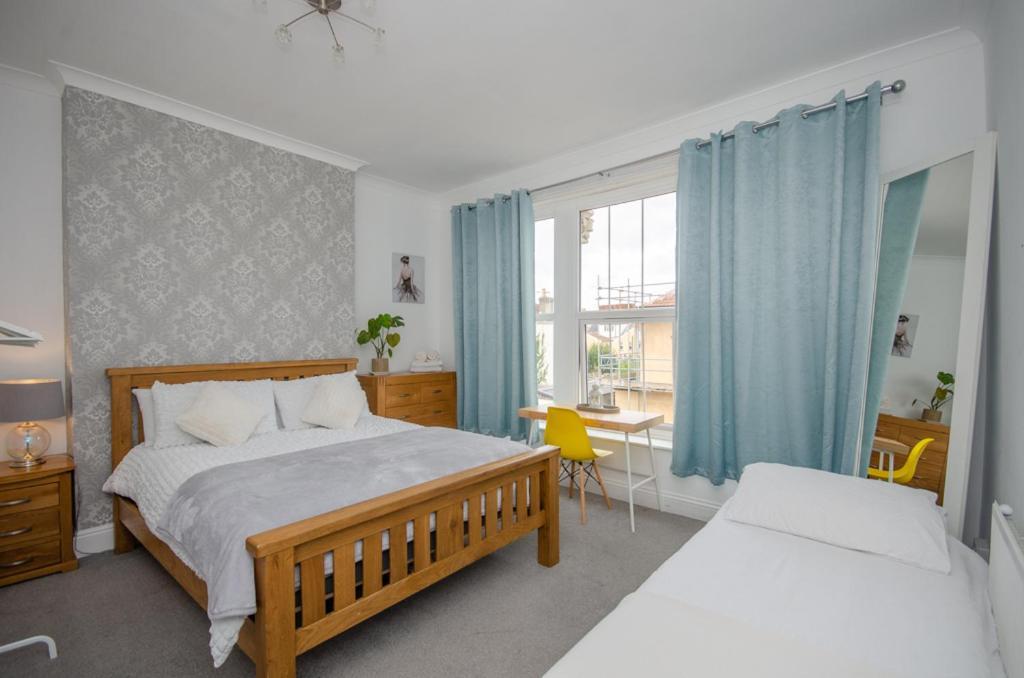 Stylish 91Sqm Victoria 2 Bedroom Apartment Bristol Exterior photo