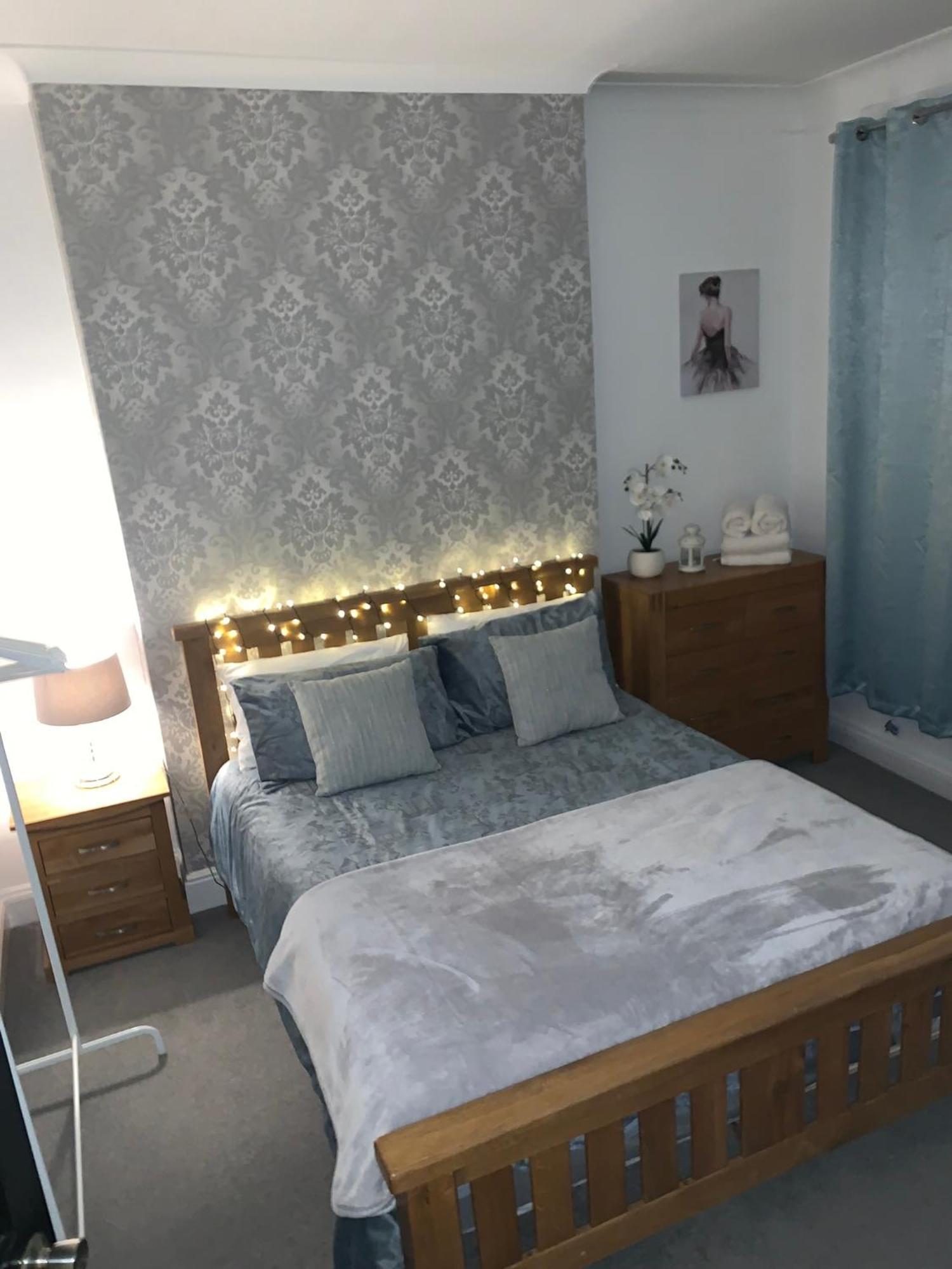 Stylish 91Sqm Victoria 2 Bedroom Apartment Bristol Exterior photo